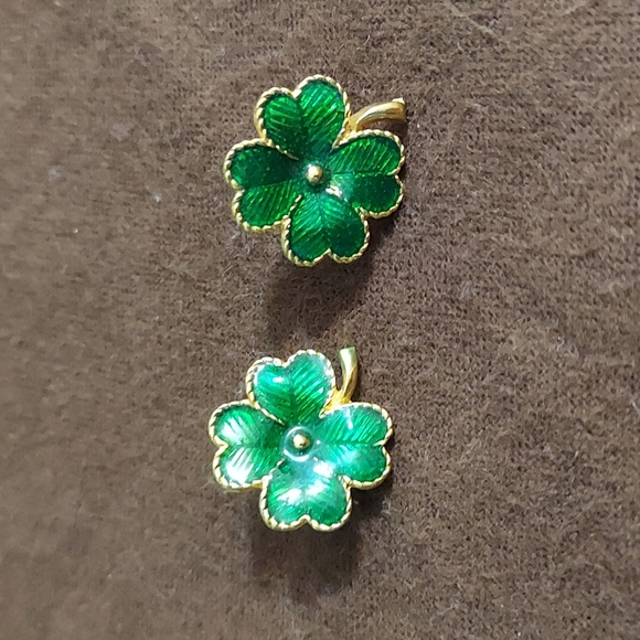 Vintage Avon earrings - Picture 2 of 6